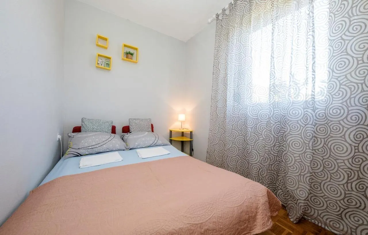 Apartments Vesna 2844 Supetarska Draga 3*,
